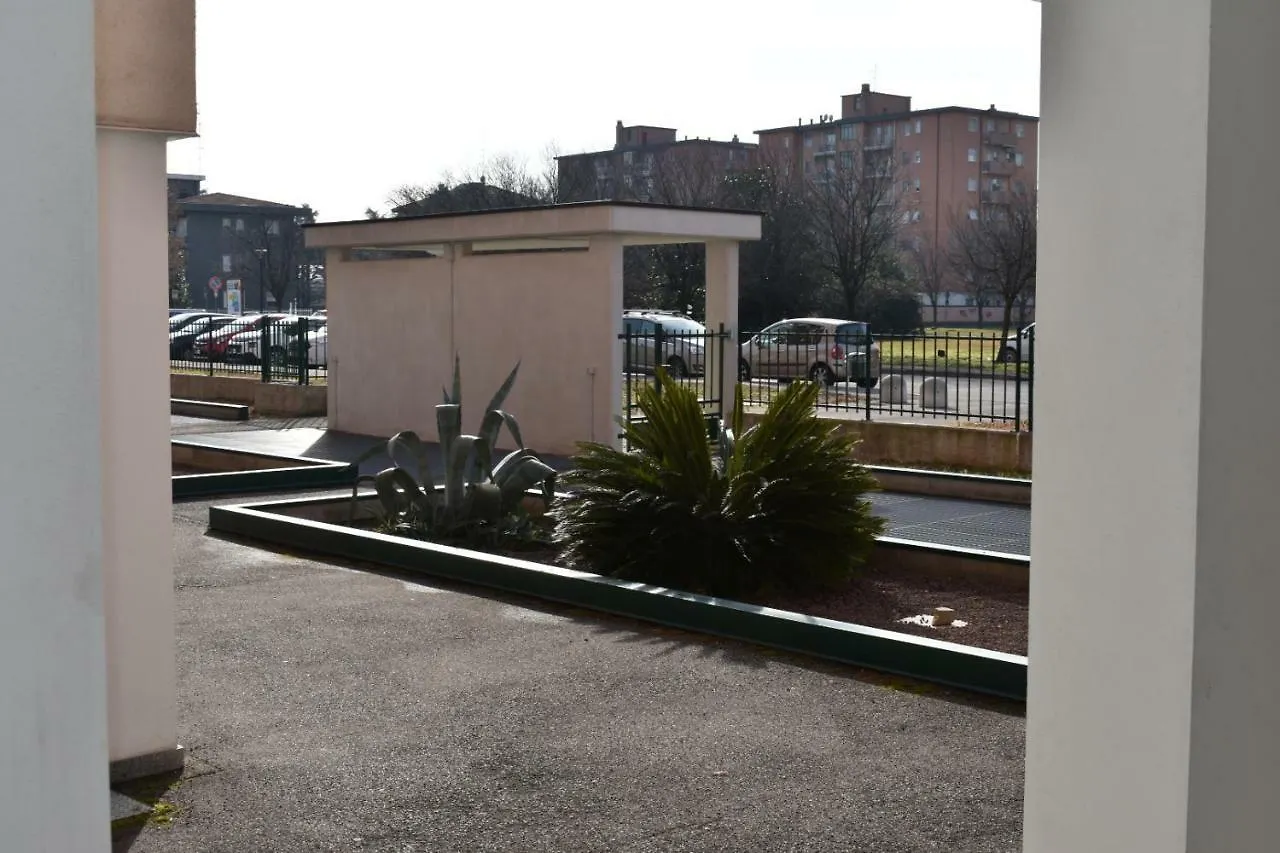 Residence Borsellino 41 Garbagnate Milanese 0*,  Italia
